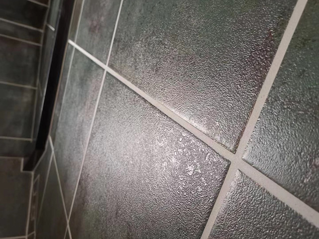 环氧彩砂美缝后效果白色.jpg 环氧彩砂美缝后效果白色.jpg