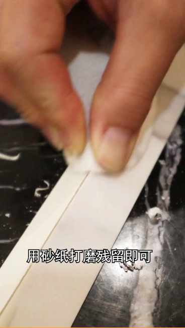 砂纸打磨岩板粘结胶图 砂纸打磨岩板粘结胶图