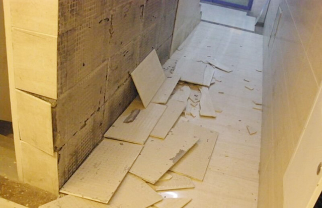 瓷砖脱落 瓷砖脱落
